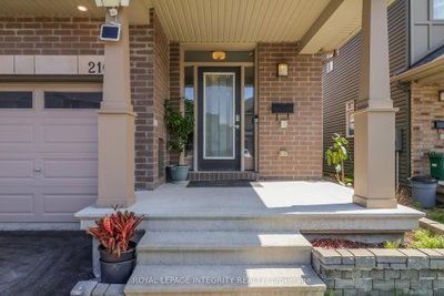 216 Gossamer Street • Ottawa, ON photo 4