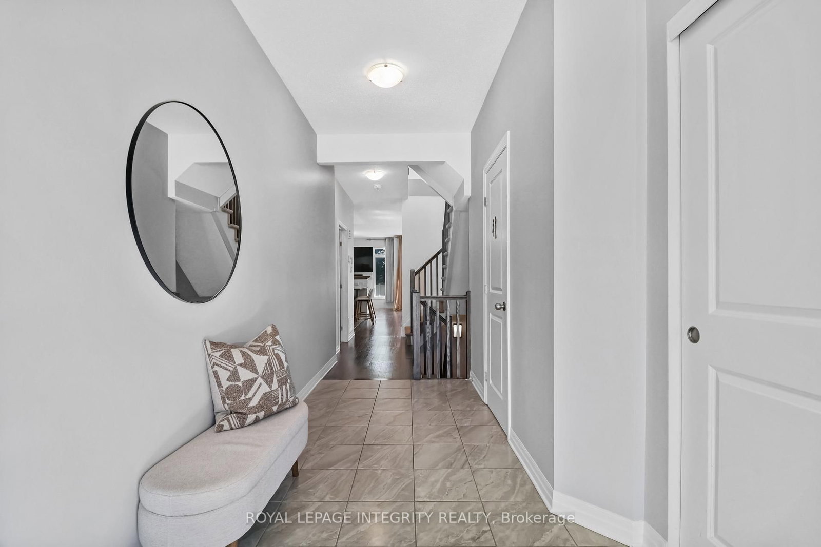216 Gossamer Street • Ottawa, ON photo 5