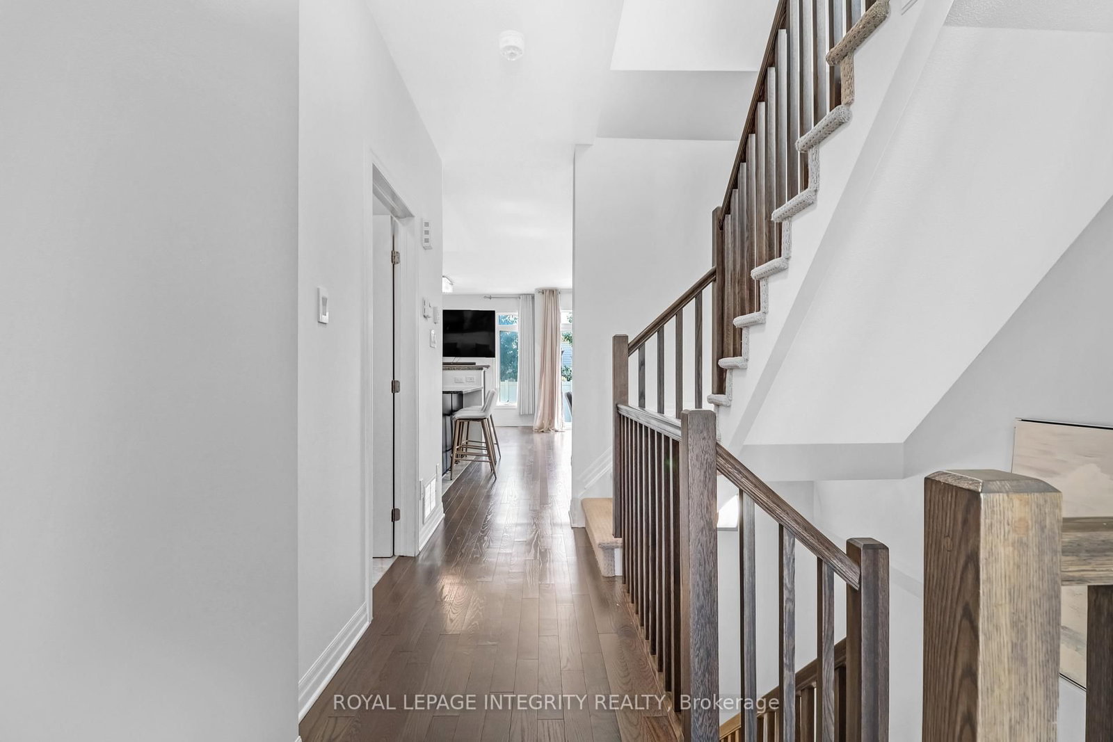 216 Gossamer Street • Ottawa, ON photo 8
