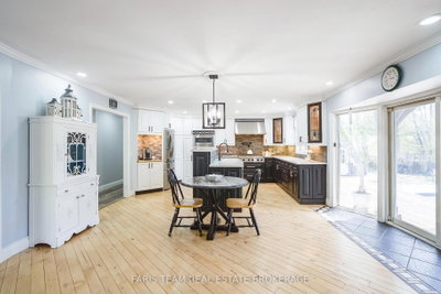 135 Forest Glen Drive • Gravenhurst, ON photo 7