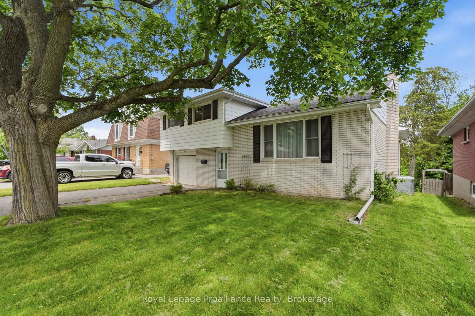 46 Edgehill Road • Belleville, ON photo 4