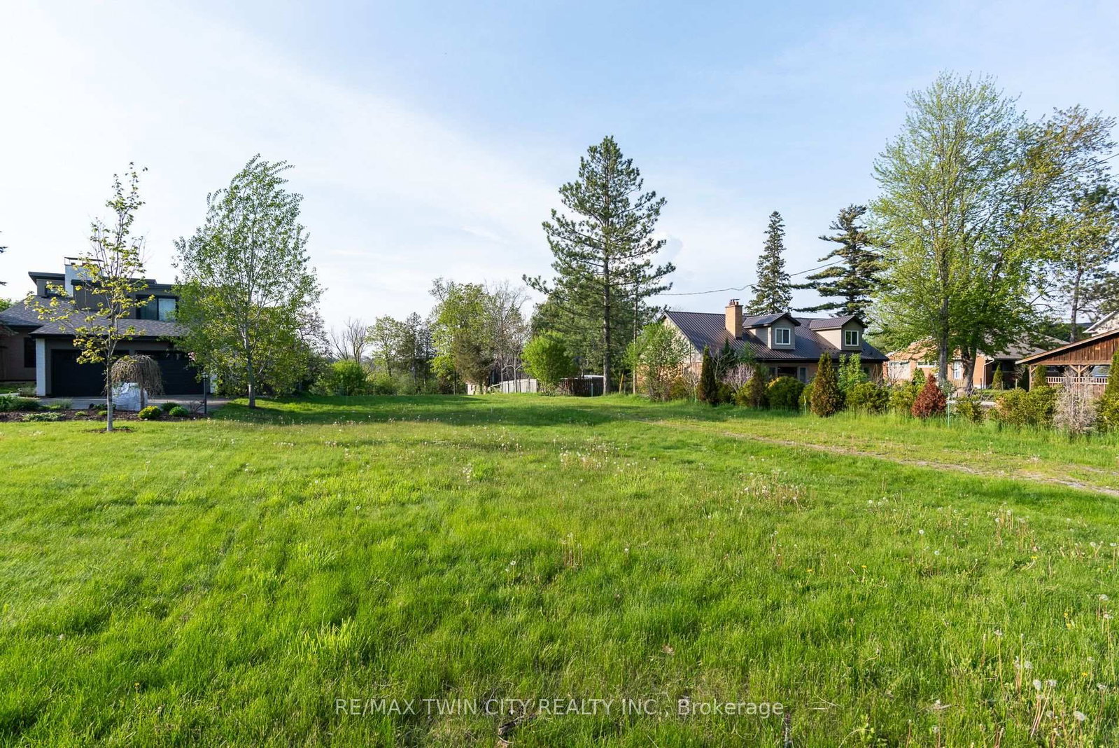138 Riverbank Drive • Cambridge, ON photo 3