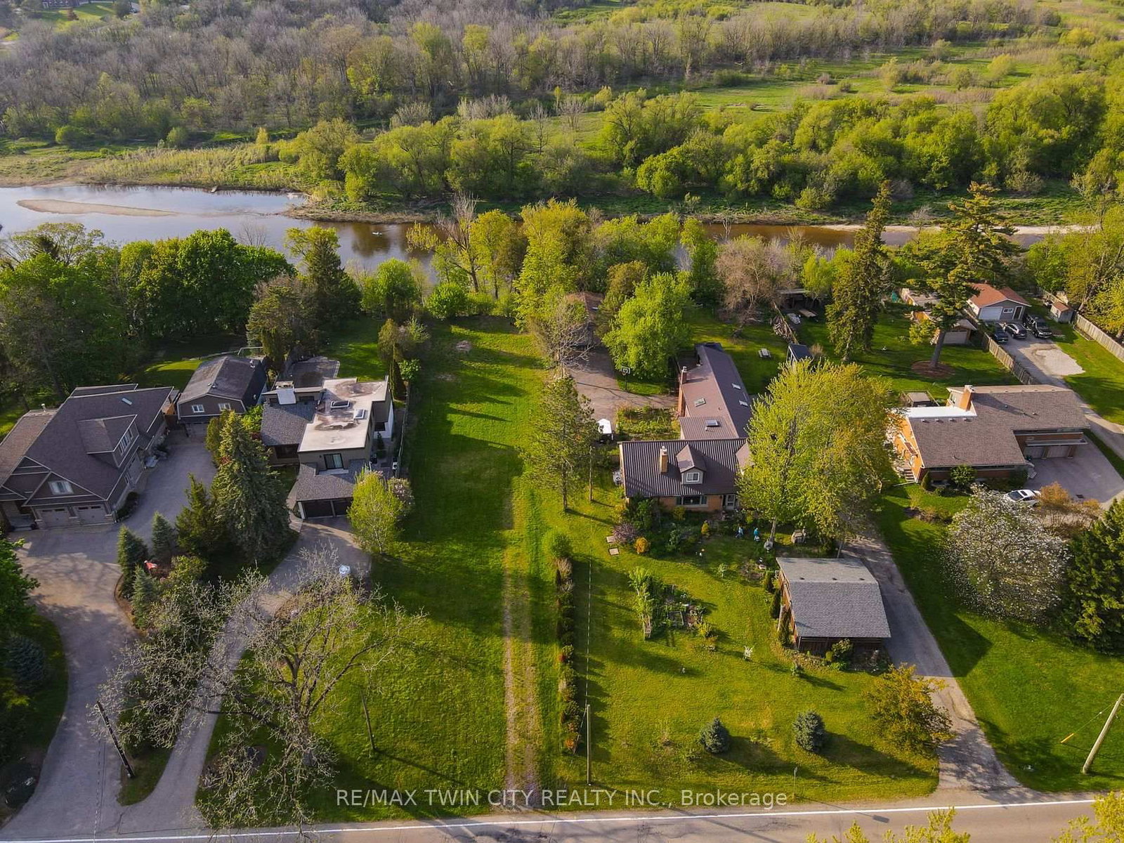 138 Riverbank Drive • Cambridge, ON photo 36