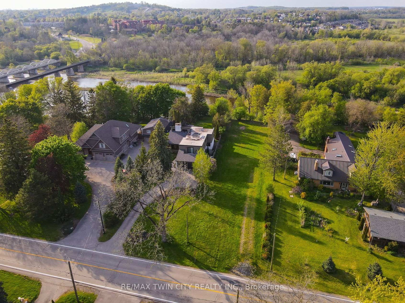 138 Riverbank Drive • Cambridge, ON photo 38