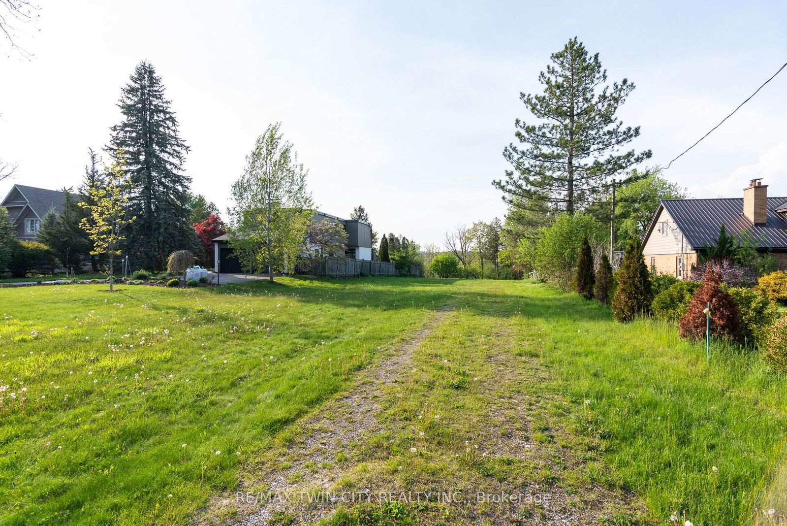 138 Riverbank Drive • Cambridge, ON photo 4
