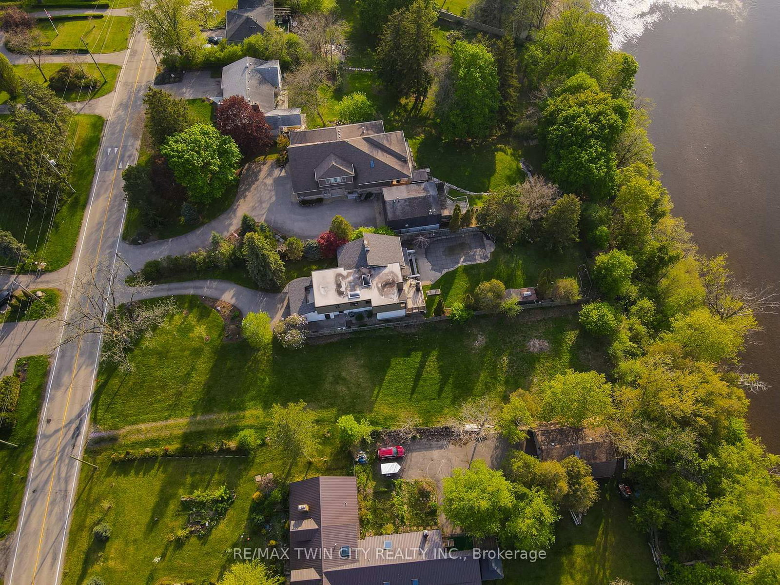 138 Riverbank Drive • Cambridge, ON photo 42