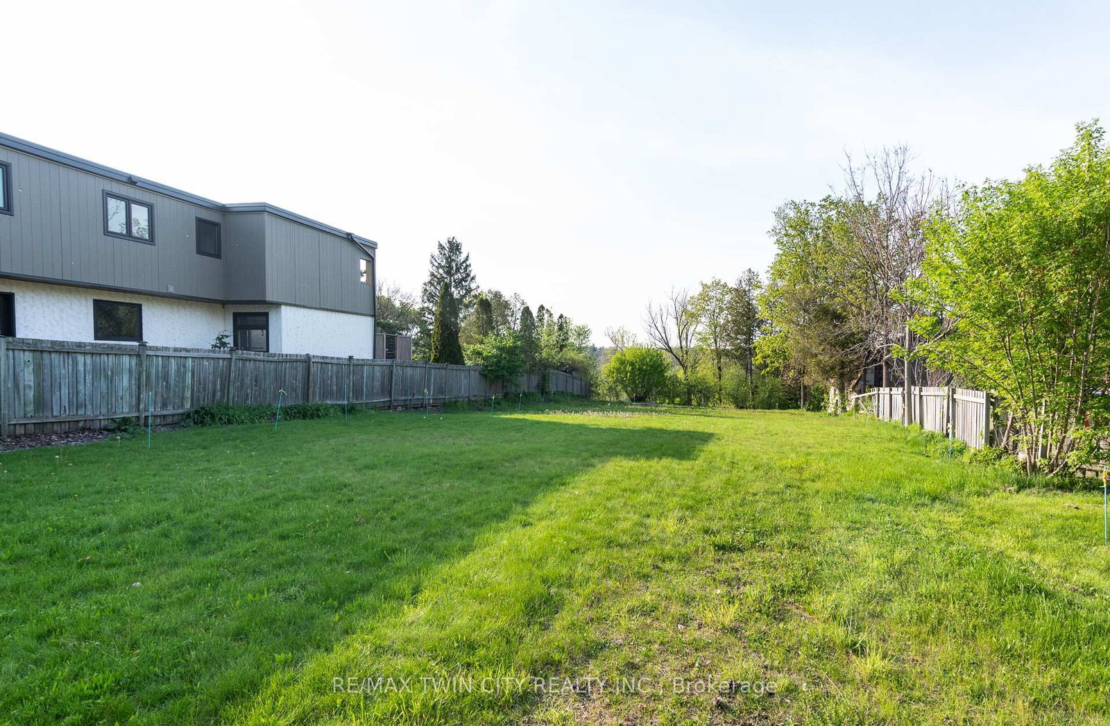 138 Riverbank Drive • Cambridge, ON photo 5