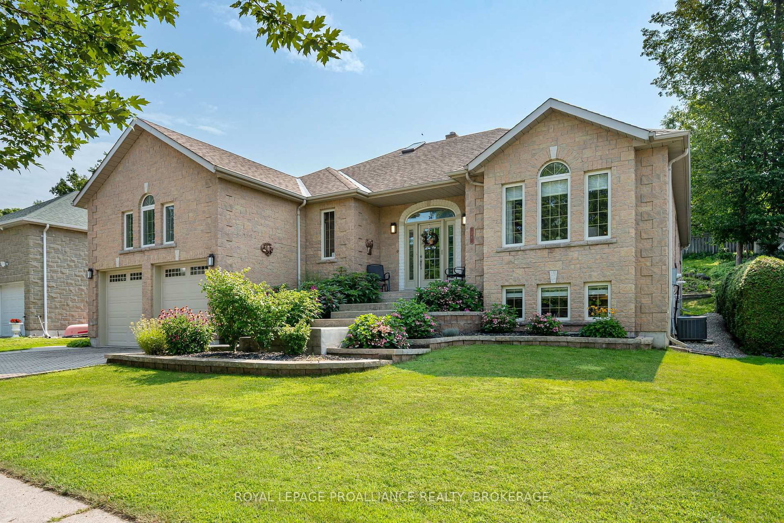 26 Kenwoods Circle • Kingston, ON photo 2