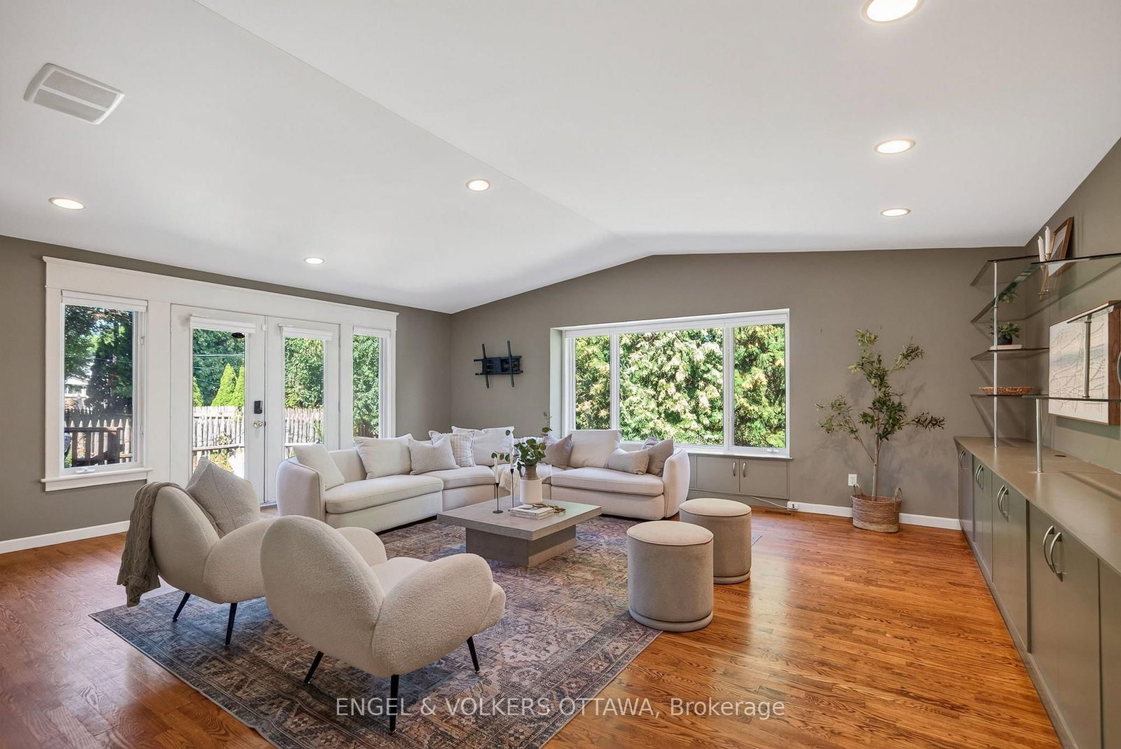 905 Garwood Avenue • Ottawa, ON photo 18