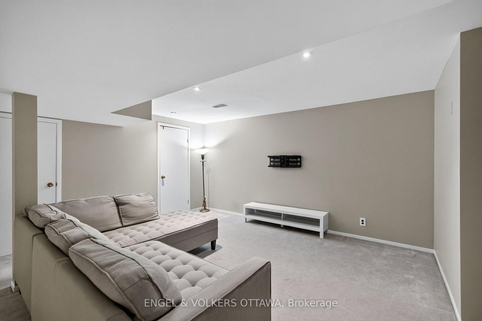 905 Garwood Avenue • Ottawa, ON photo 33