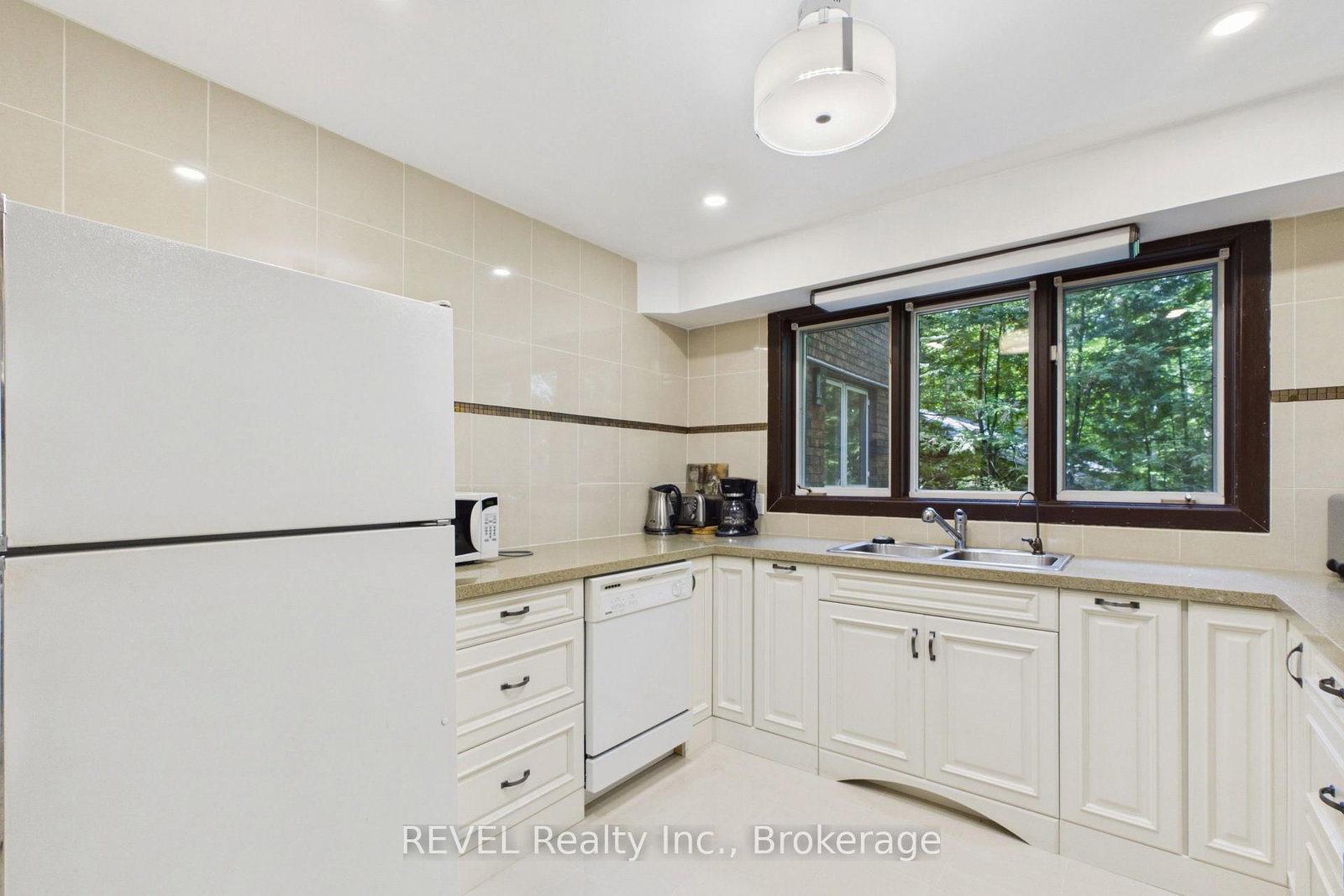 370 Segwun Boulevard • Gravenhurst, ON photo 12