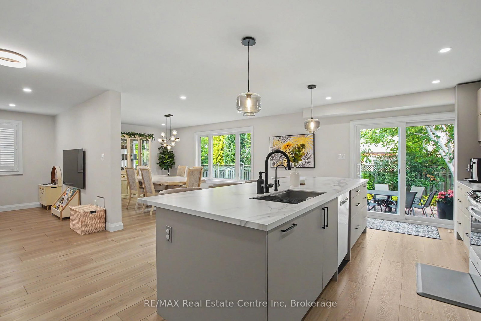 115 Mcfarlane Drive • Cambridge, ON photo 14
