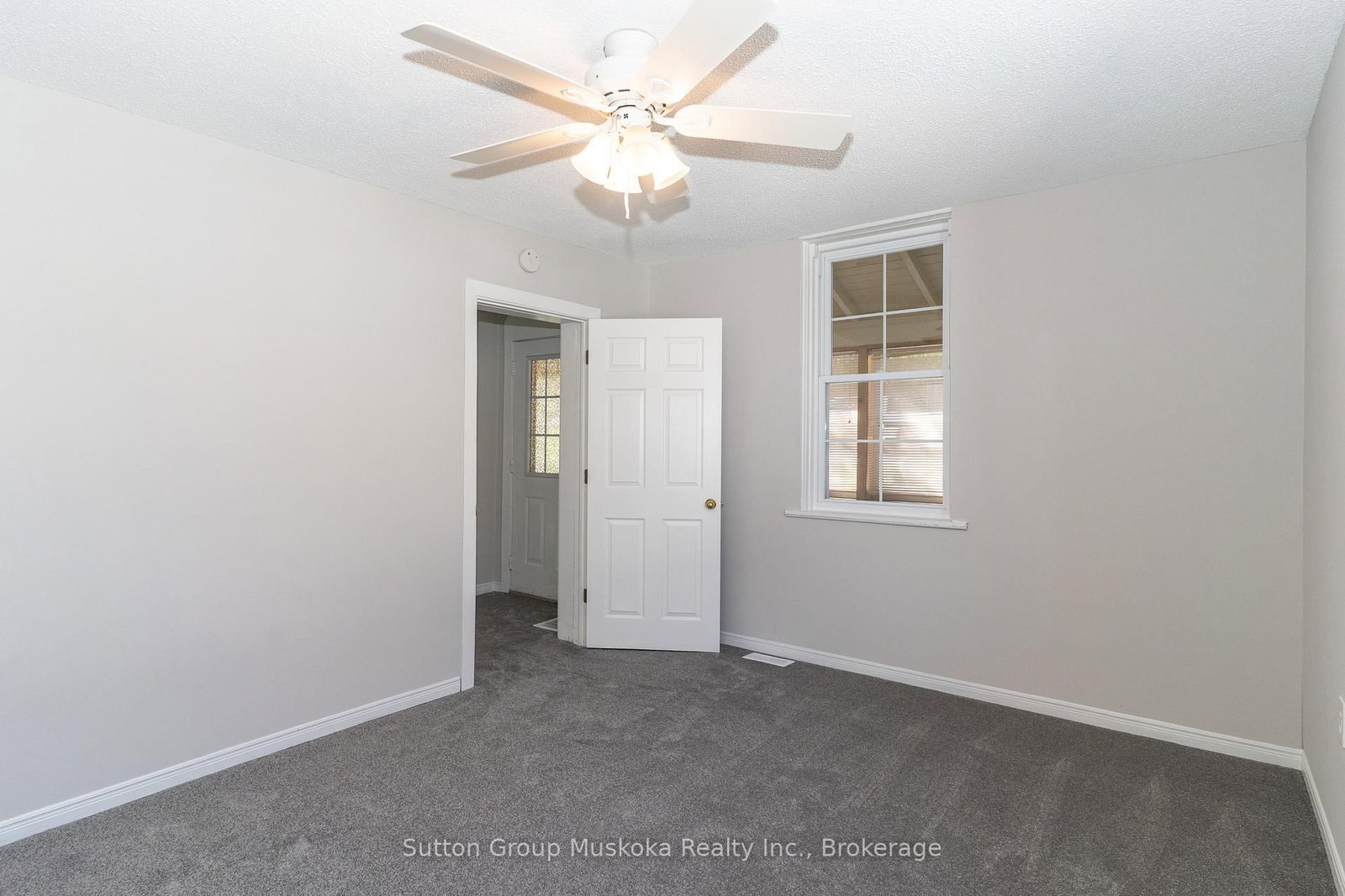 18 Susan Street W • Huntsville, ON photo 12