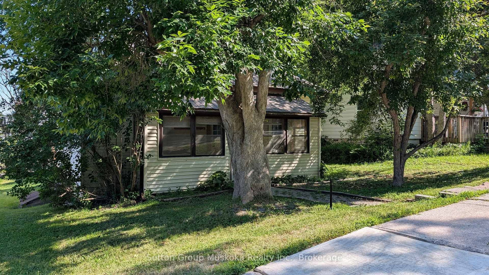 18 Susan Street W • Huntsville, ON photo 23
