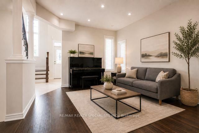 7 Kingspoint Circle