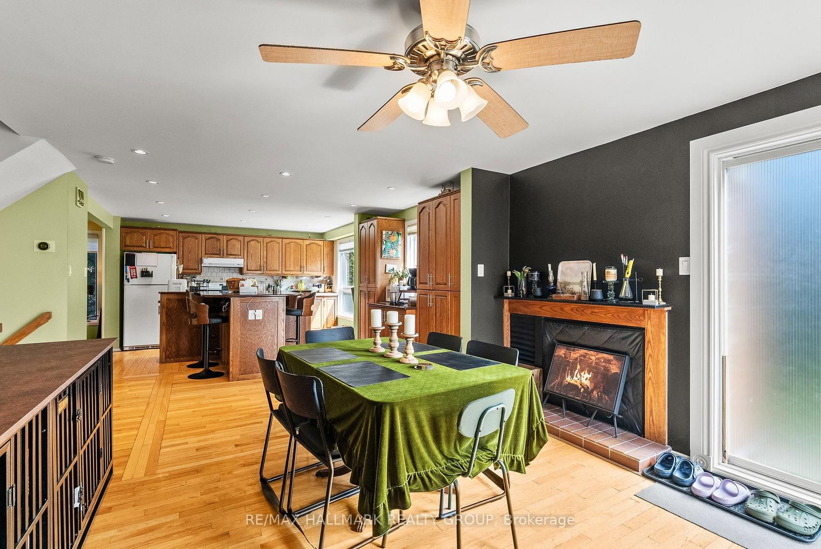 Listing Image 11