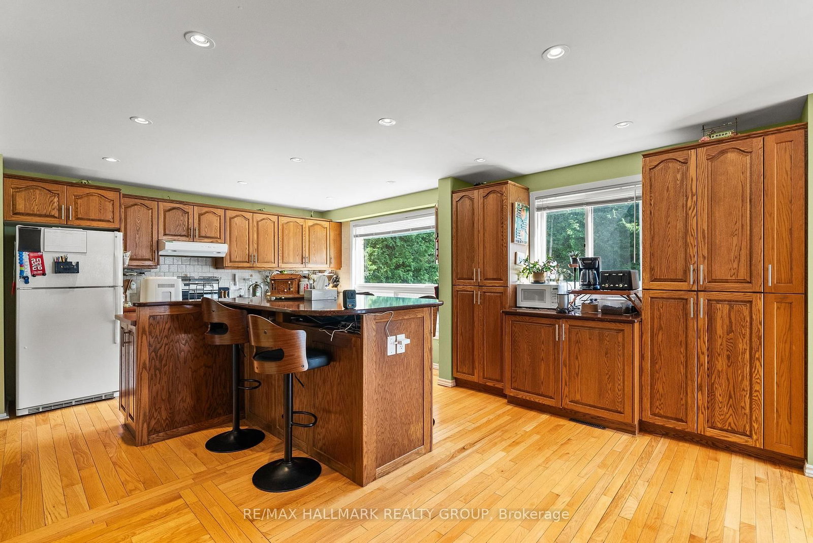 Listing Image 8
