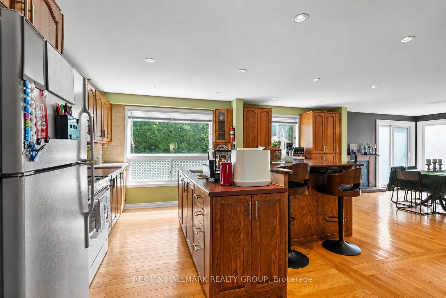 Listing Image 9