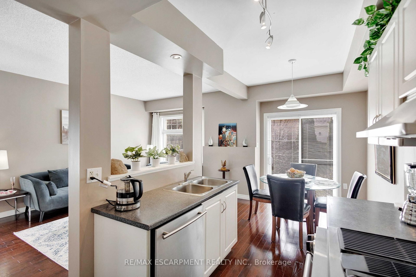 232 Stonehenge Drive • #8 • Hamilton, ON photo 14