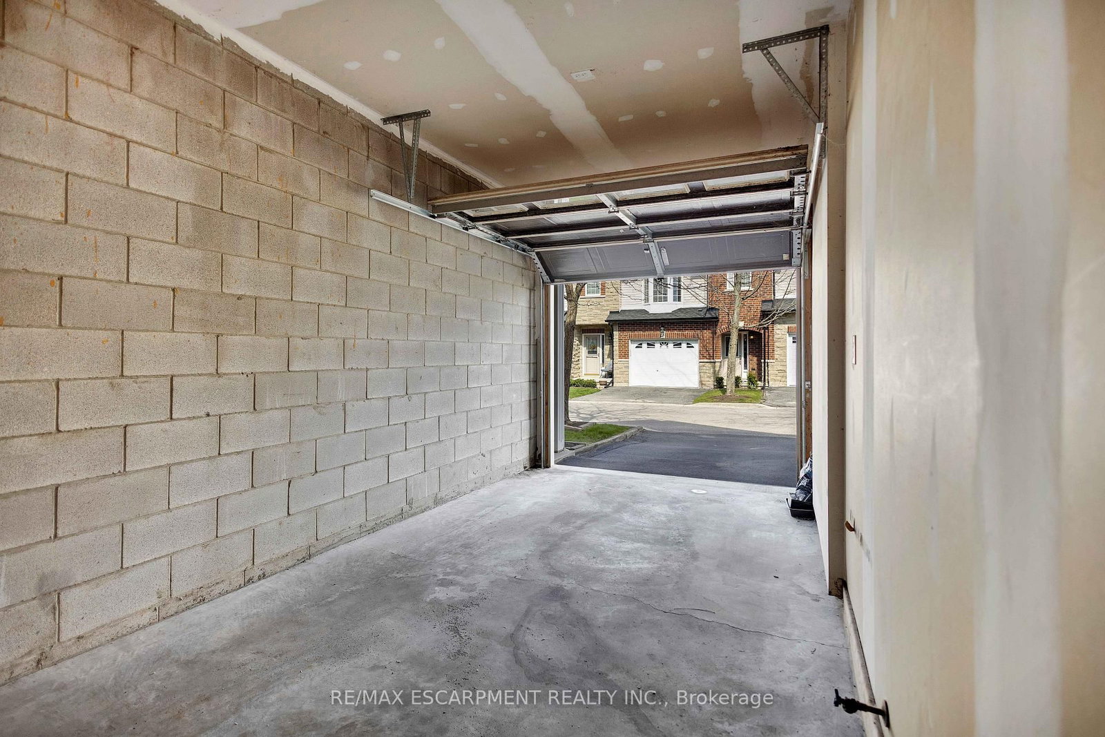 232 Stonehenge Drive • #8 • Hamilton, ON photo 28