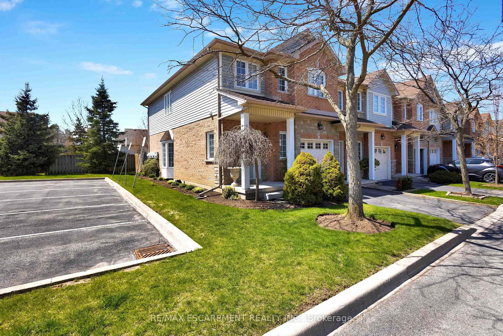 232 Stonehenge Drive • #8 • Hamilton, ON photo 3
