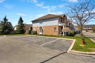 232 Stonehenge Drive • #8 • Hamilton, ON photo 4