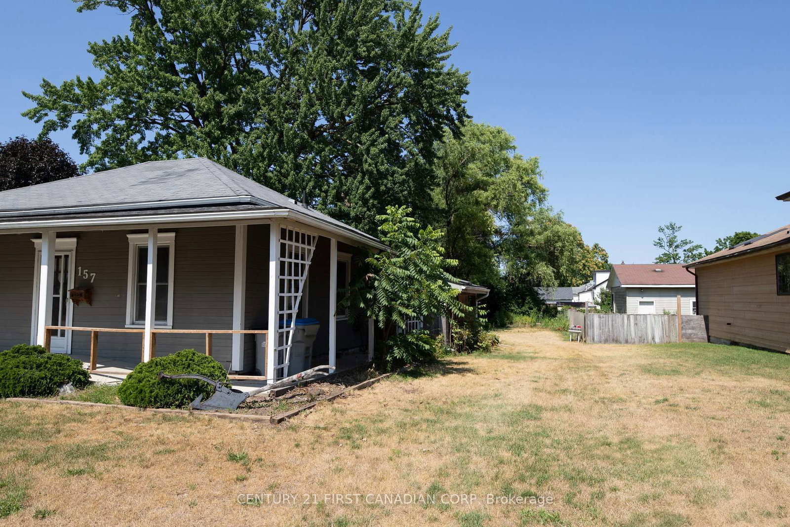 157 ADELAIDE Street • Strathroy-Caradoc, ON photo 4