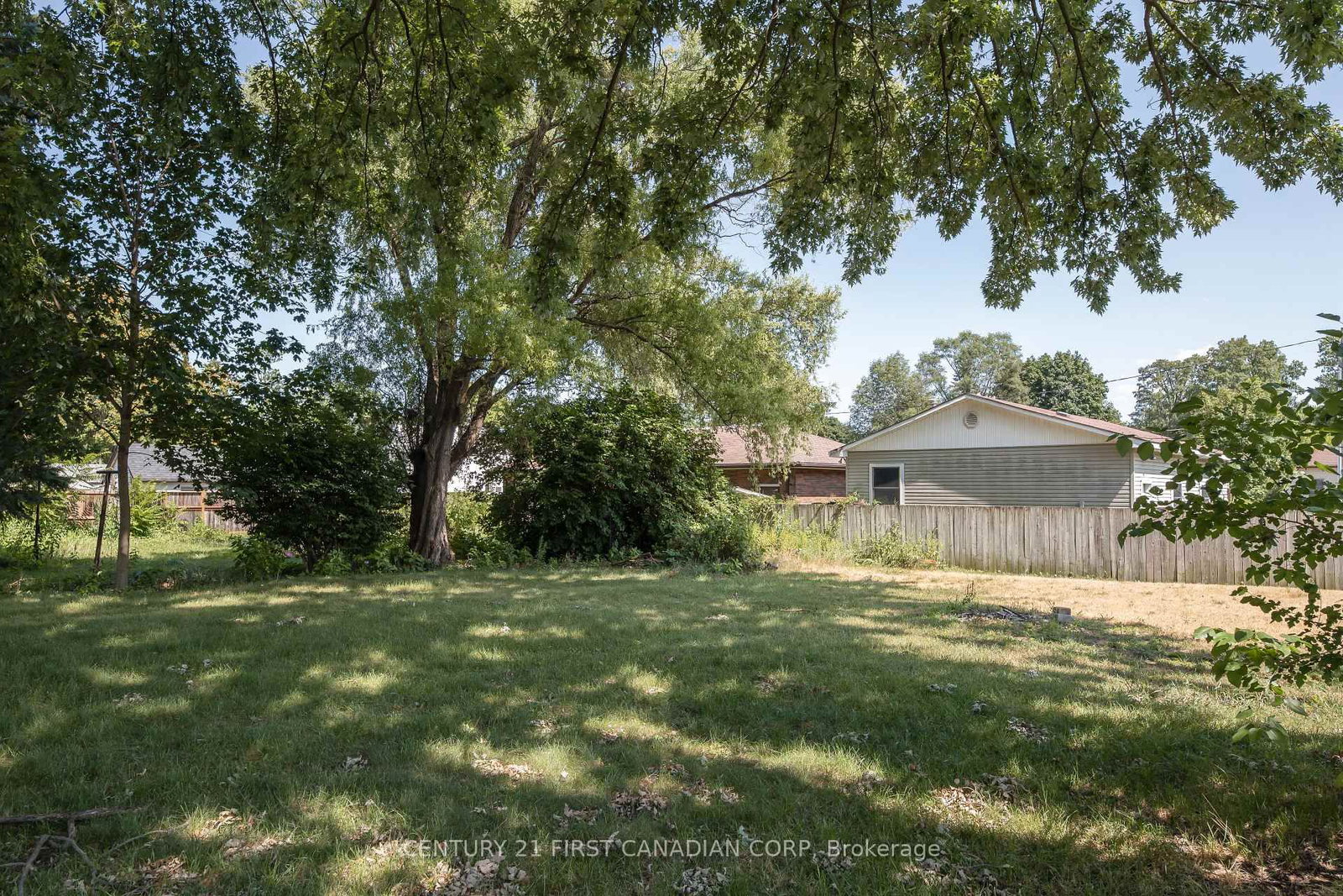 157 ADELAIDE Street • Strathroy-Caradoc, ON photo 5