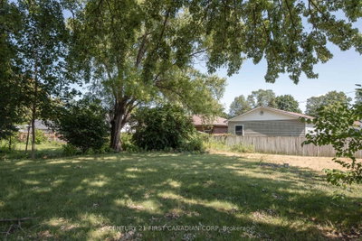 157 ADELAIDE Street • Strathroy-Caradoc, ON photo 5