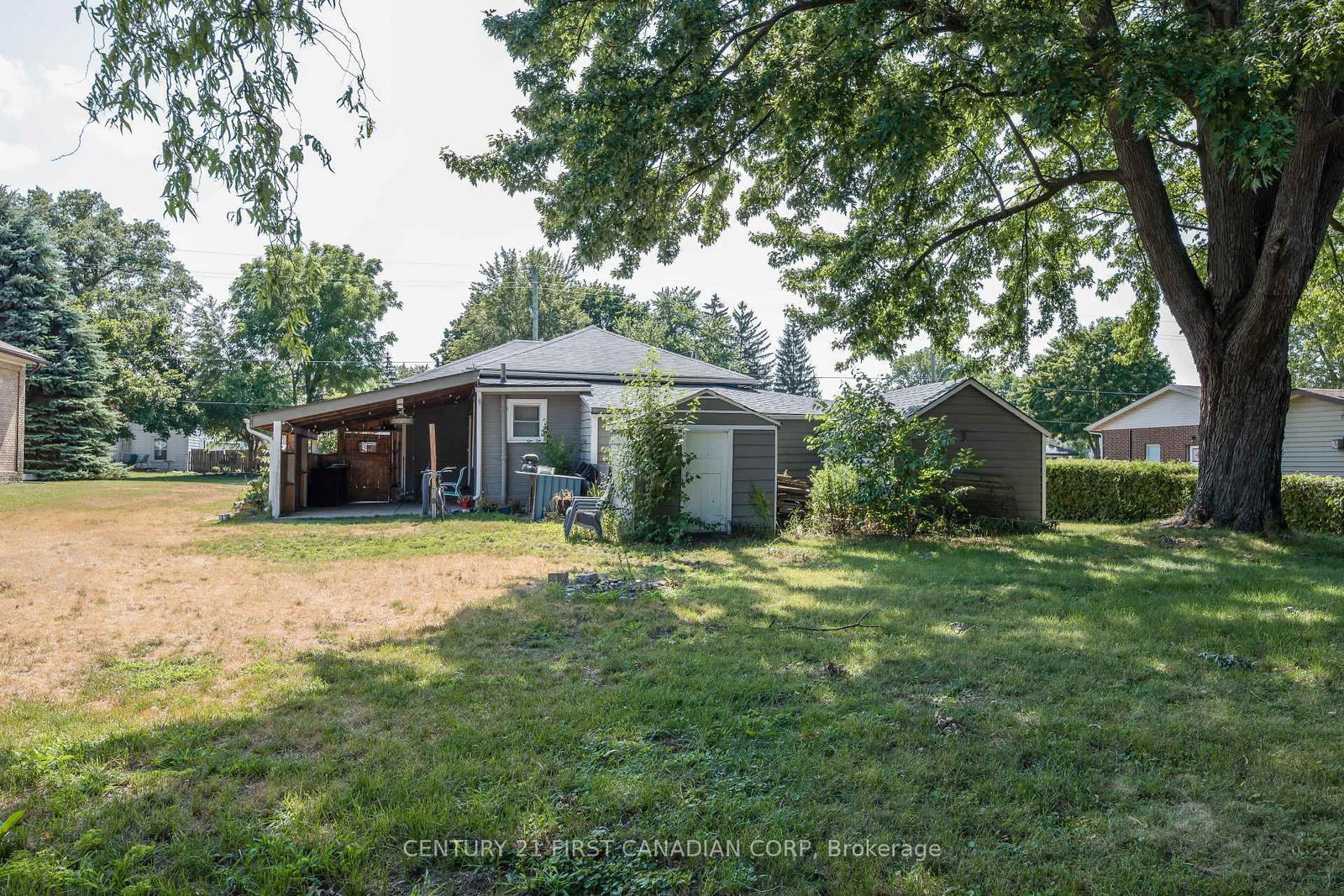 157 ADELAIDE Street • Strathroy-Caradoc, ON photo 6