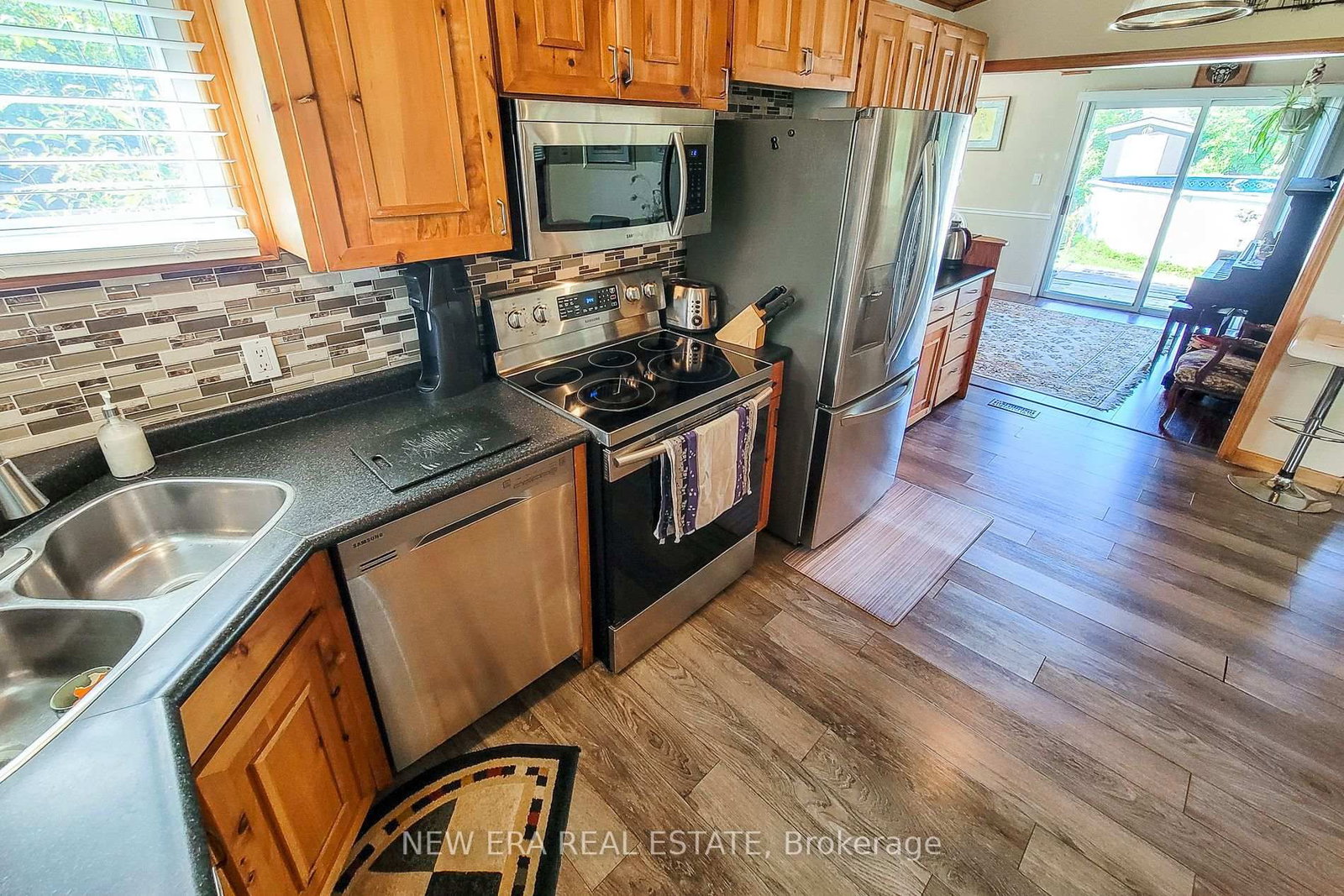 Listing Image 19
