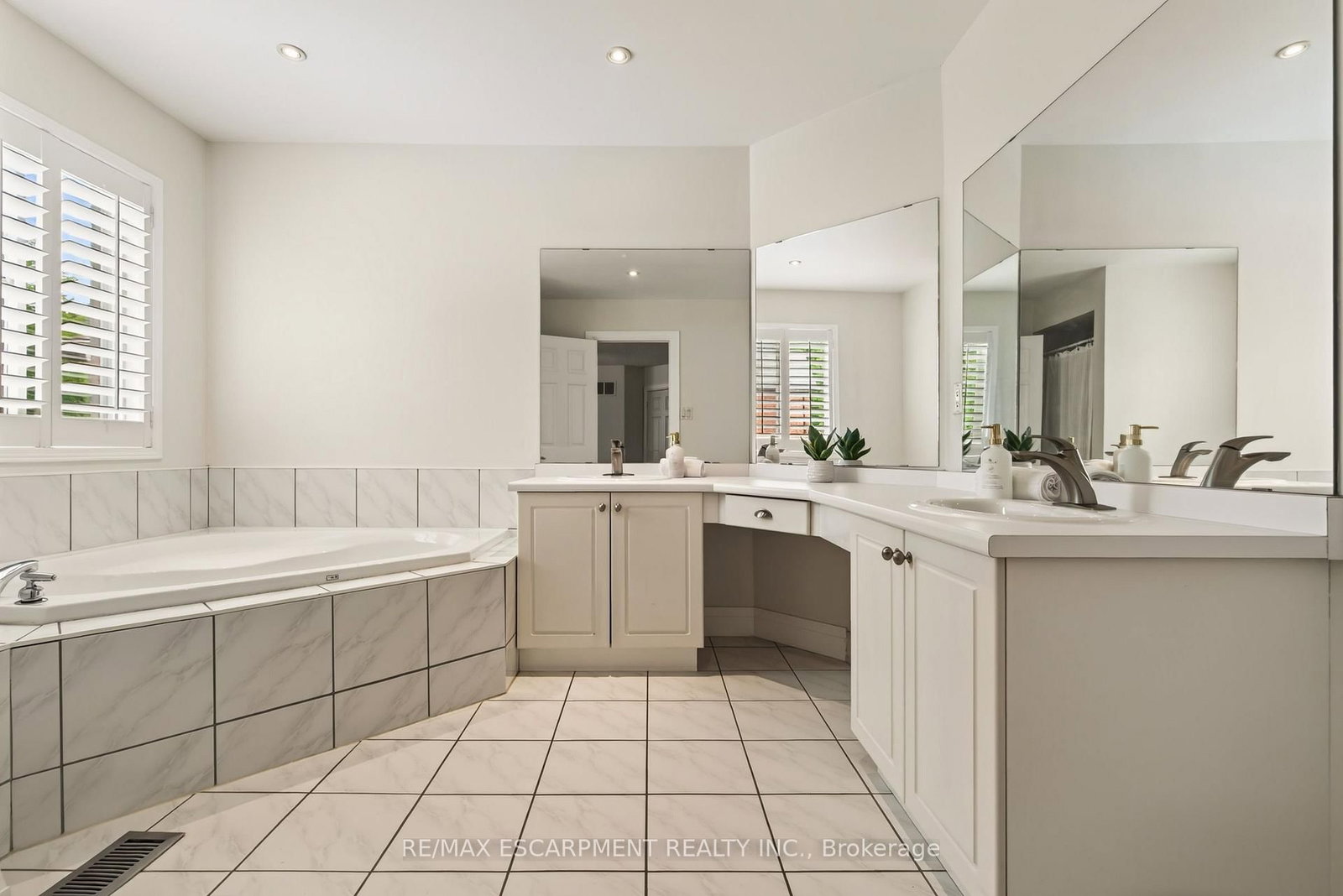 150 DAVIDSON Boulevard • Hamilton, ON photo 32