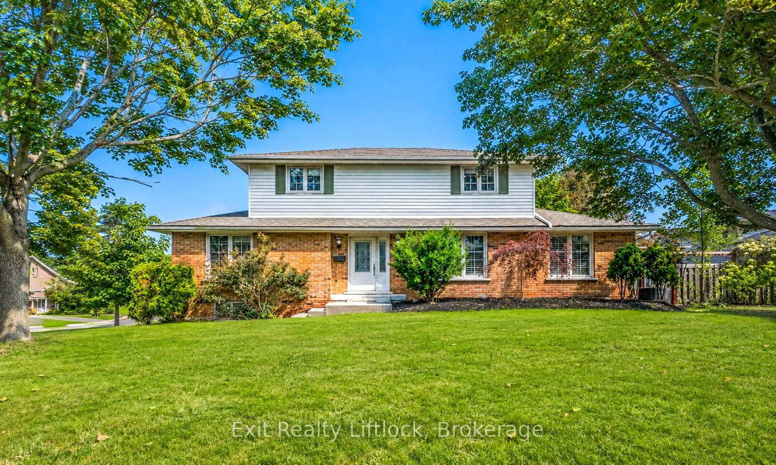 958 Smithside Court • Peterborough, ON photo 1