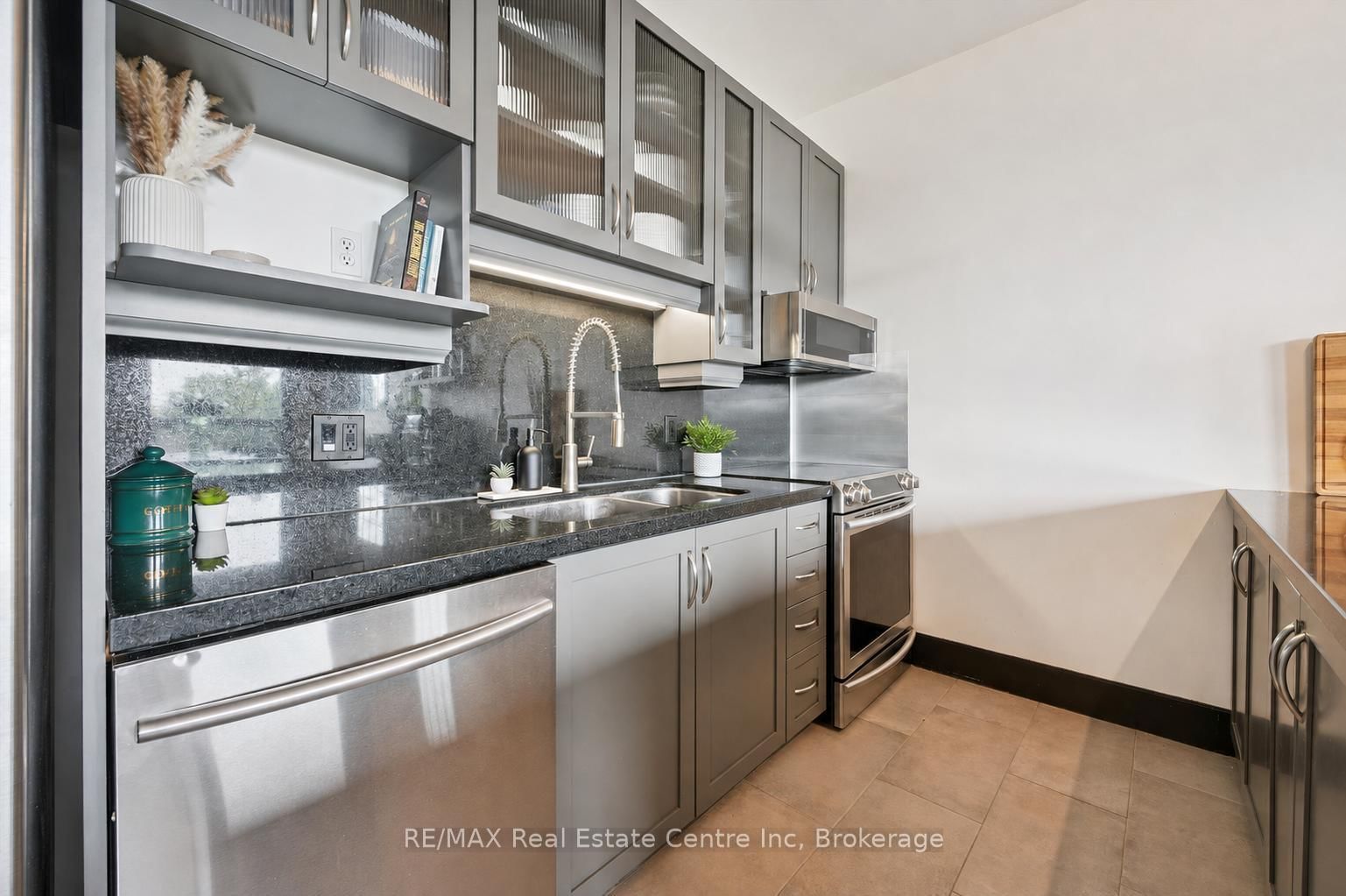 26 ONTARIO Street • #324 • Guelph, ON photo 8