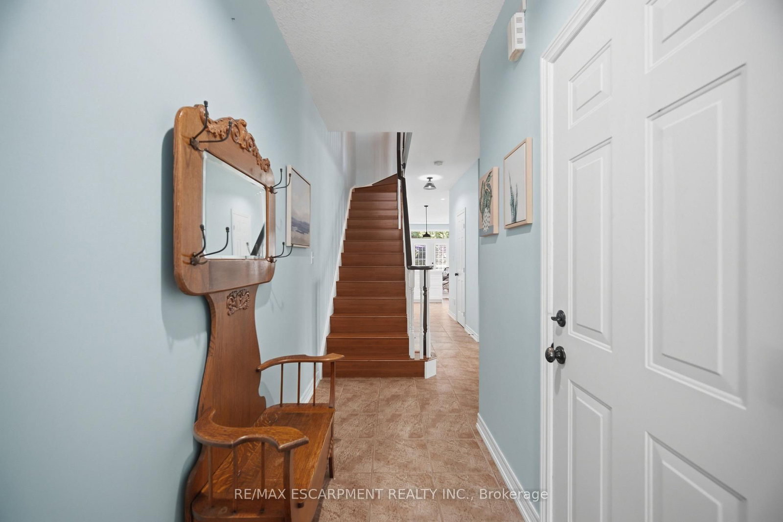 40 Sunnycroft Court • Hamilton, ON photo 4