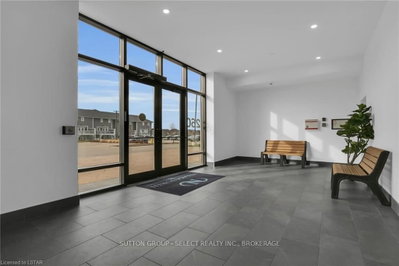260 VILLAGEWALK Boulevard • #1002 • London North, ON photo 4