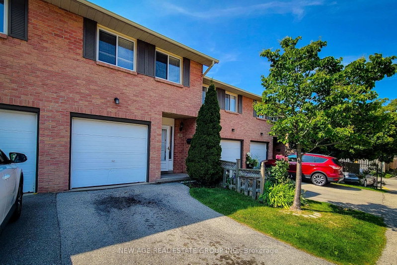 3 - 40 SUMMERCREST Drive E