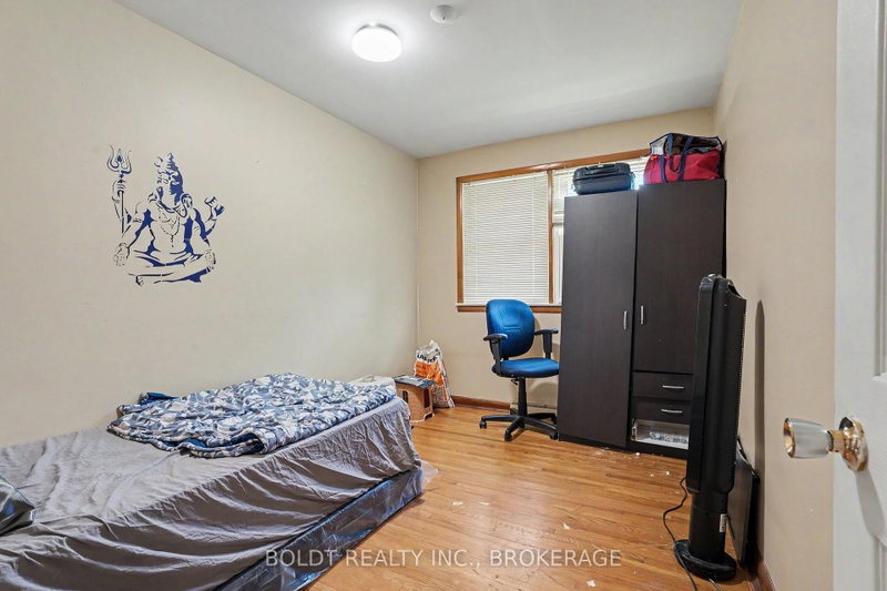 5568 Drummond Rd photo 4