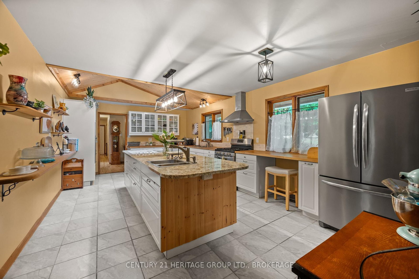 4212 Pine Ridge Drive • Frontenac, ON photo 12