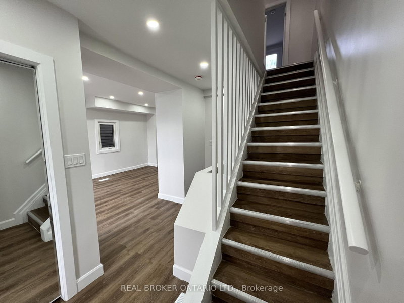 5 Rowanwood Street