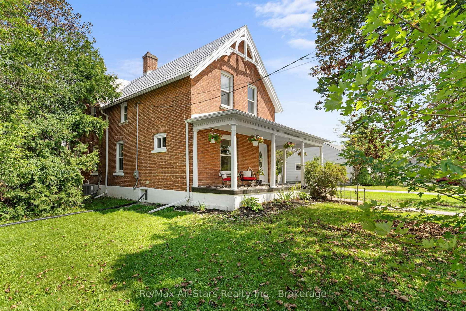 Listing photo 2