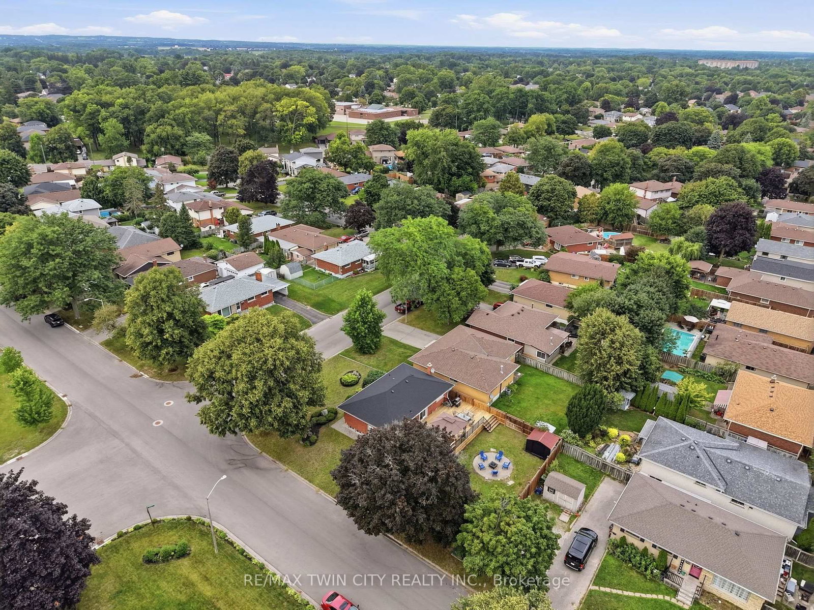 2 Frontenac Avenue • Brantford, ON photo 35