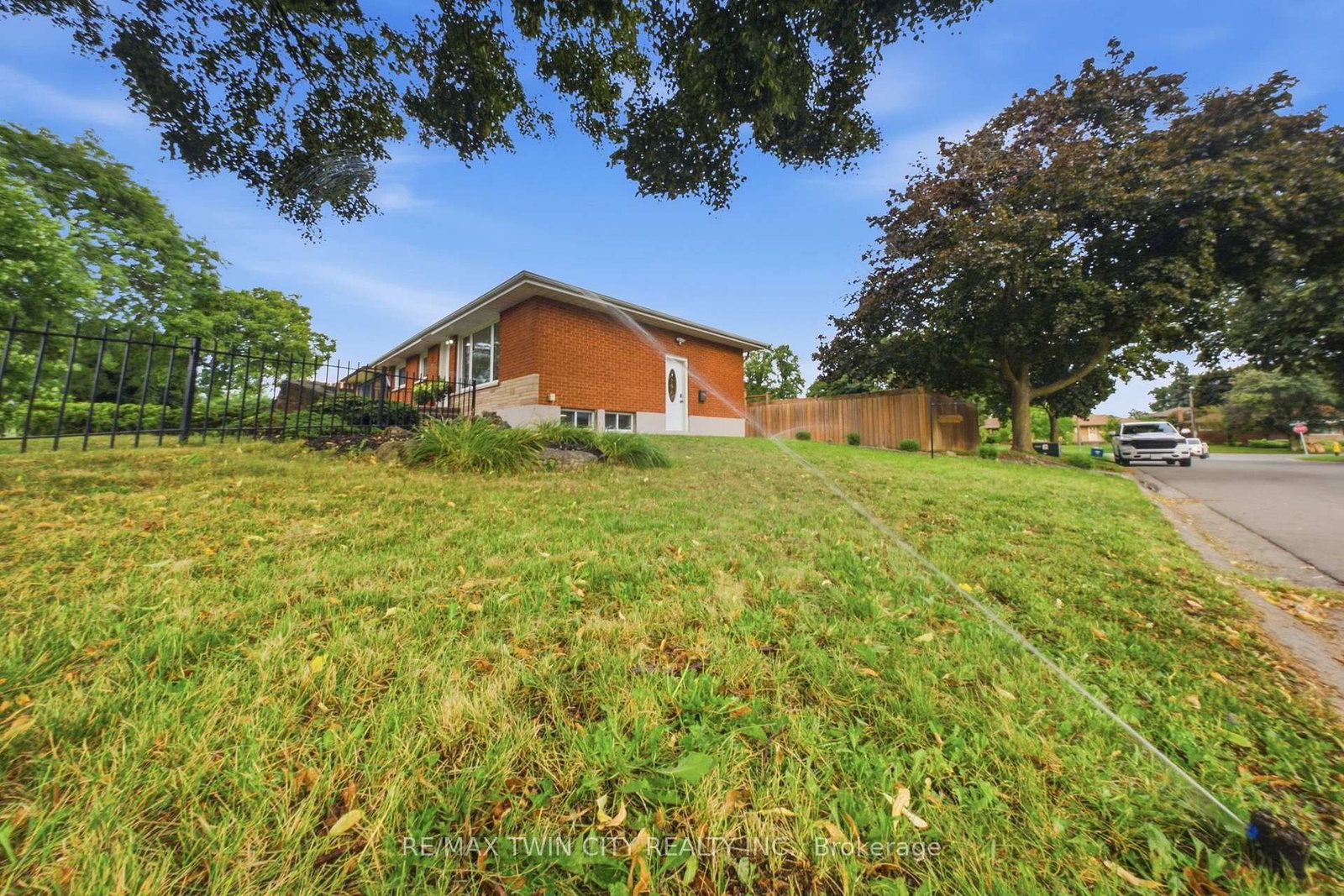 2 Frontenac Avenue • Brantford, ON photo 39