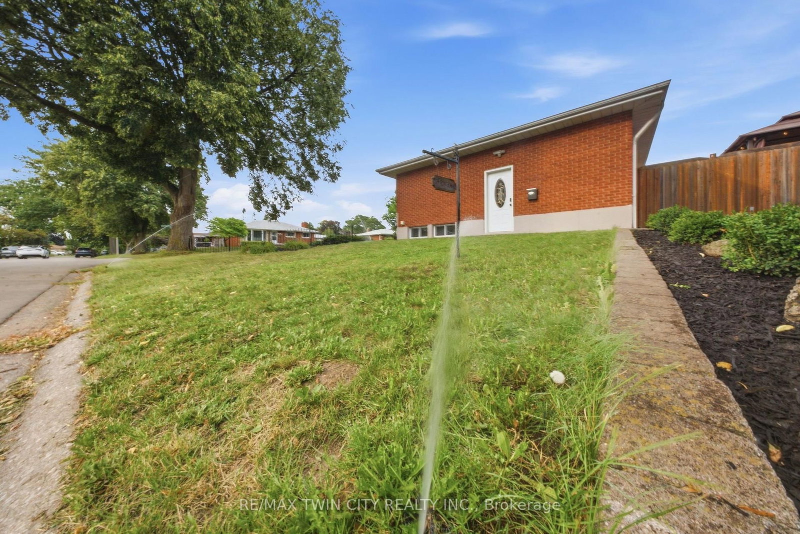 2 Frontenac Avenue • Brantford, ON photo 40