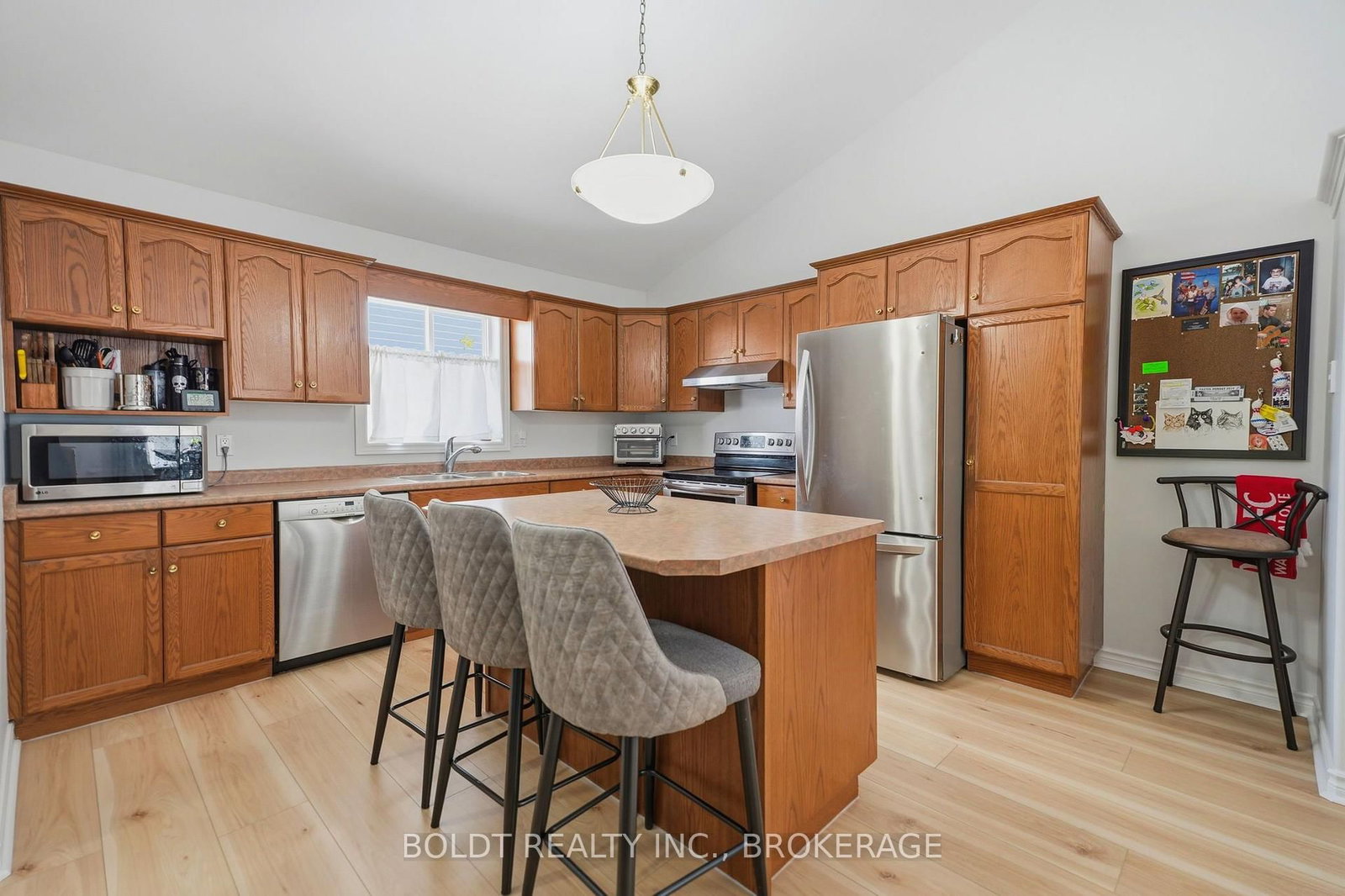 22 Graves Crescent • St. Catharines, ON photo 14