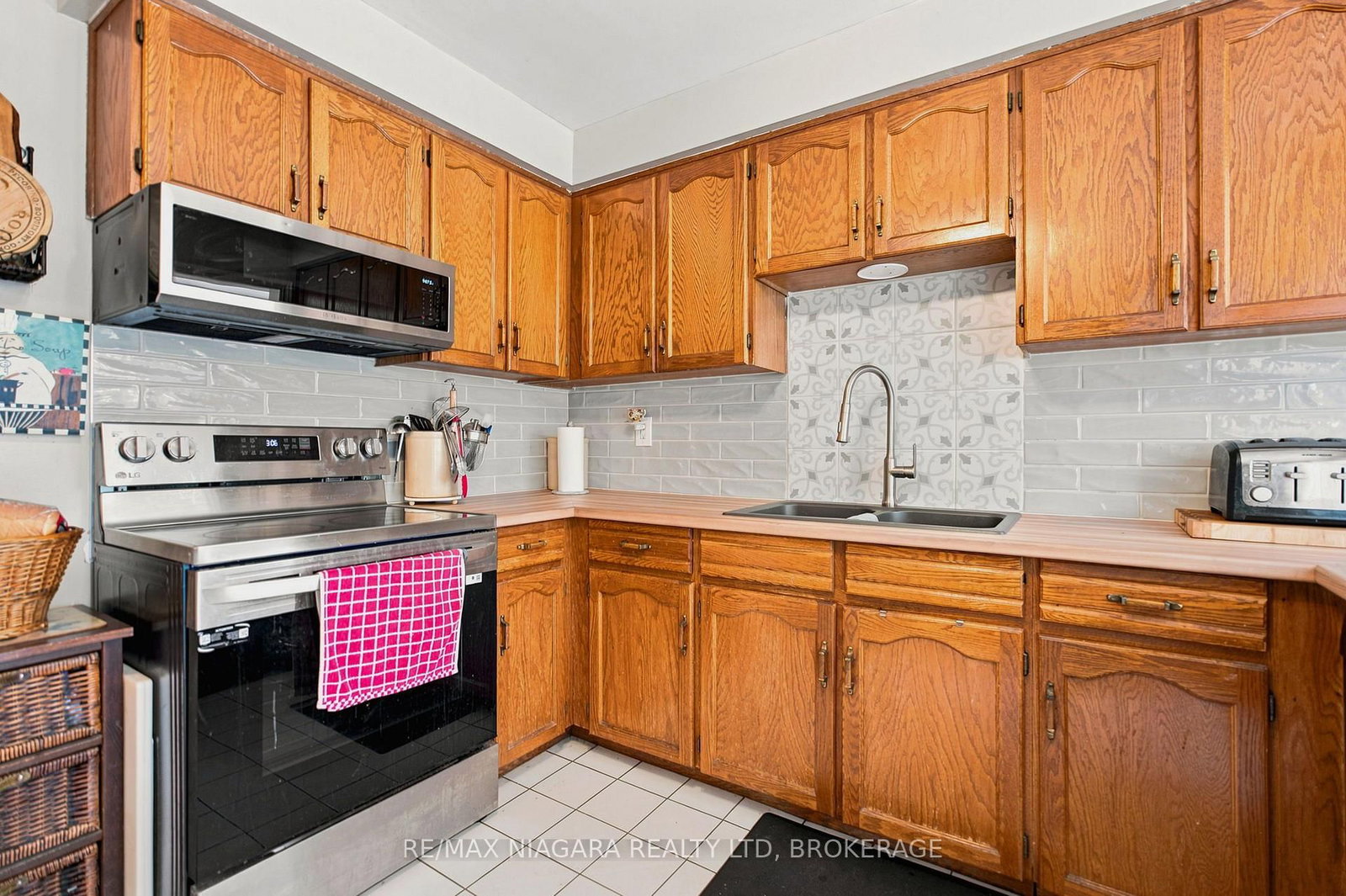 50 Barbican Trail • St. Catharines, ON photo 12