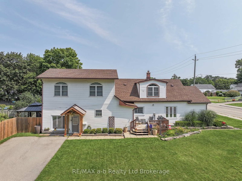 13 Potters Road N