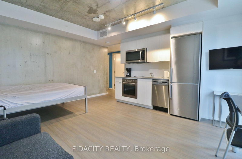 2018 - 105 Champagne Avenue S