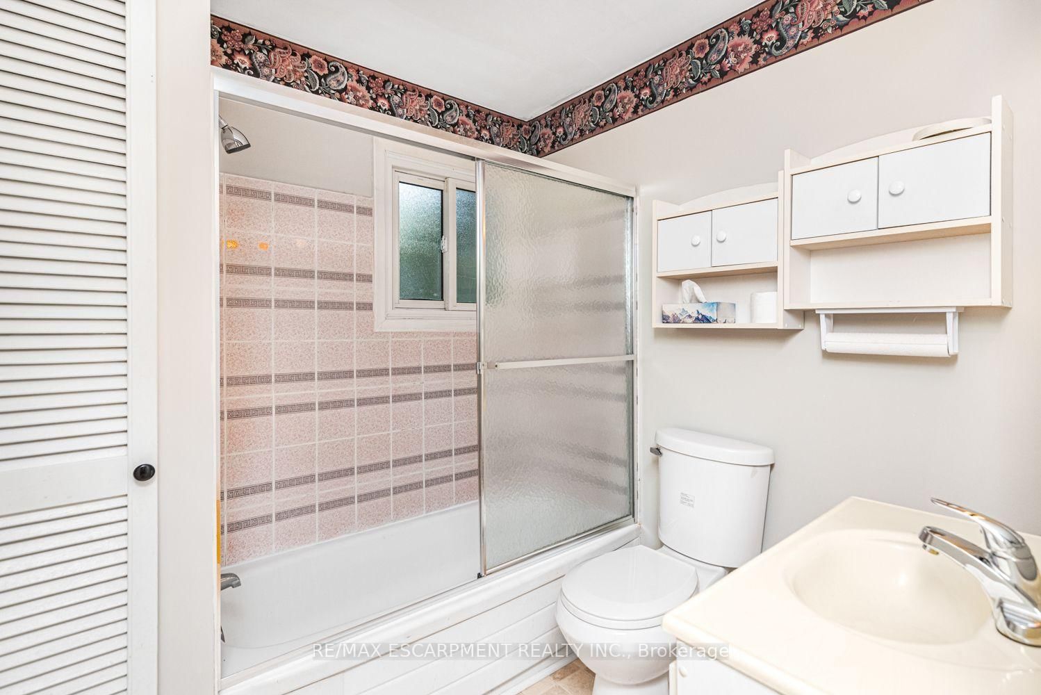 28 RIVERDALE Drive • Hamilton, ON photo 13
