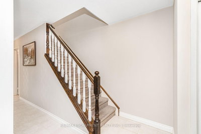 28 RIVERDALE Drive • Hamilton, ON photo 3